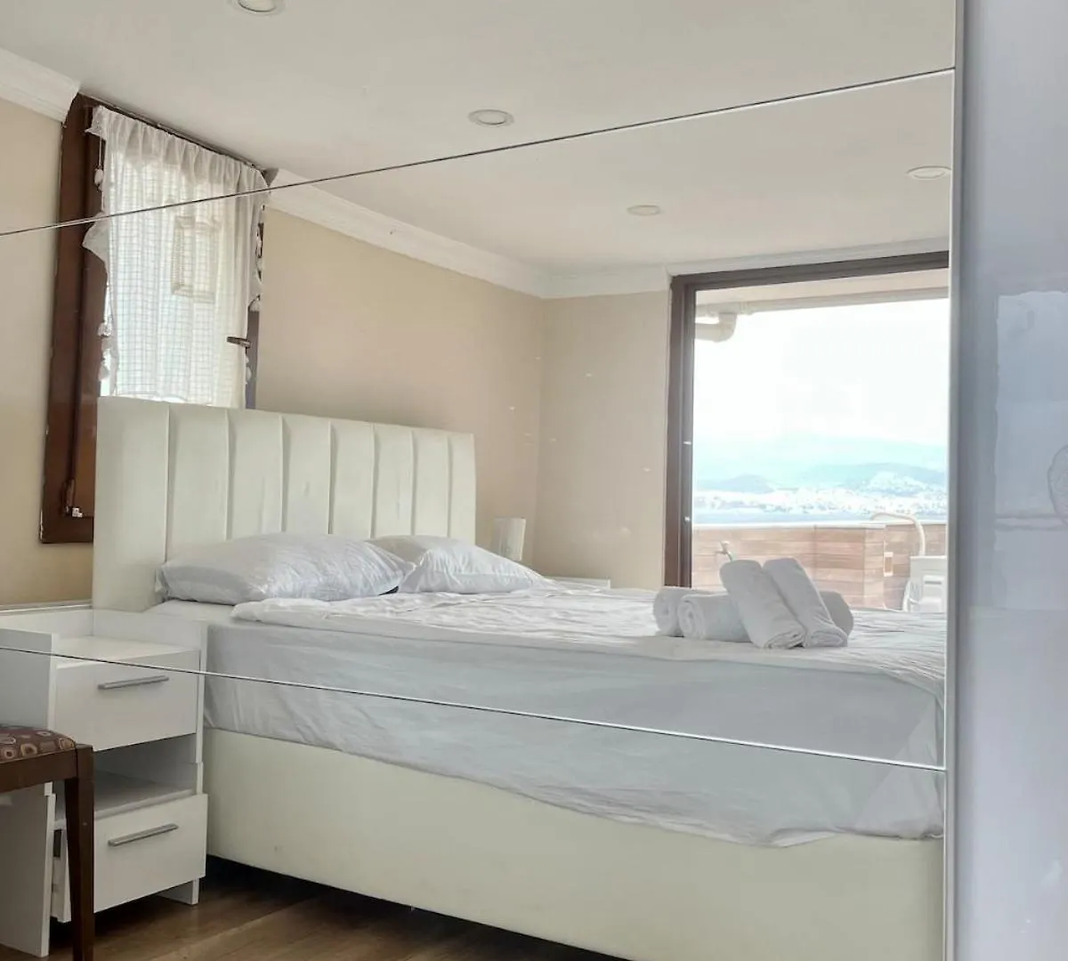 Stay In A House With Sea View In Historical Elevator Mansion إزمير شقة
