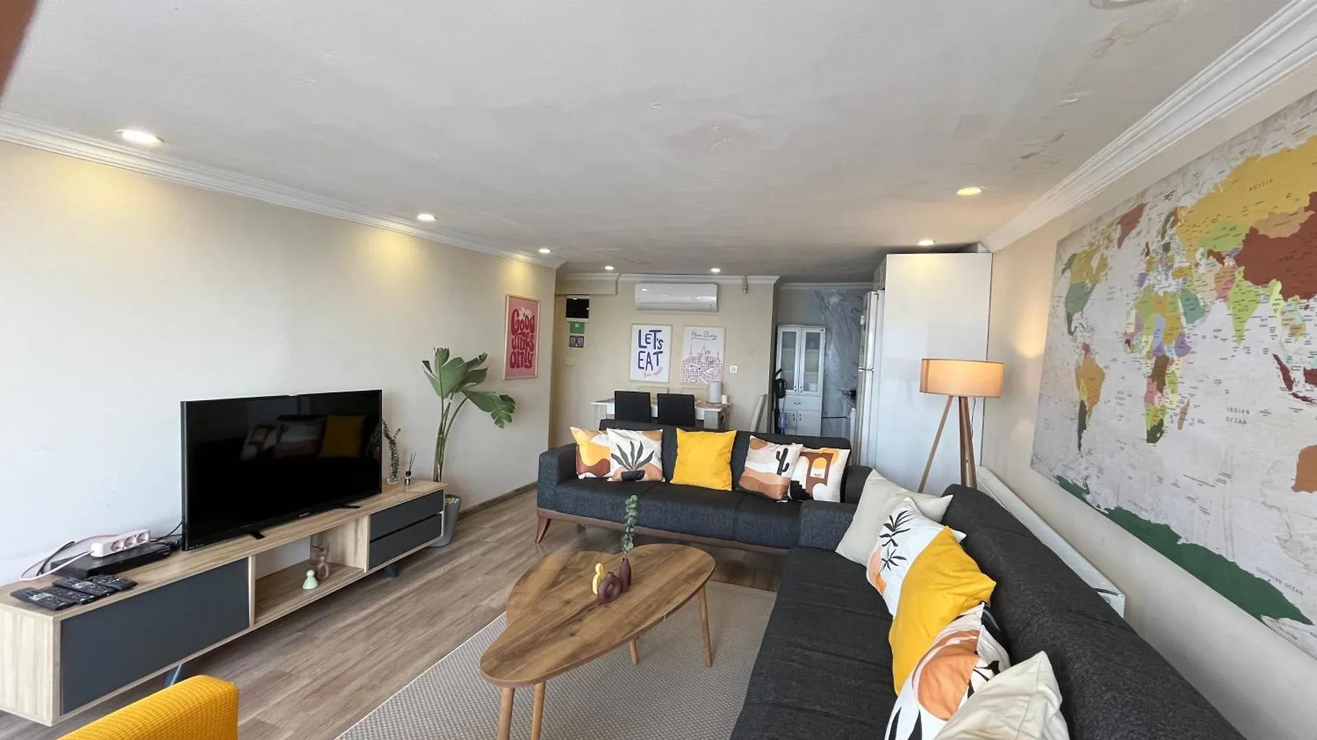 Stay In A House With Sea View In Historical Elevator Mansion إزمير