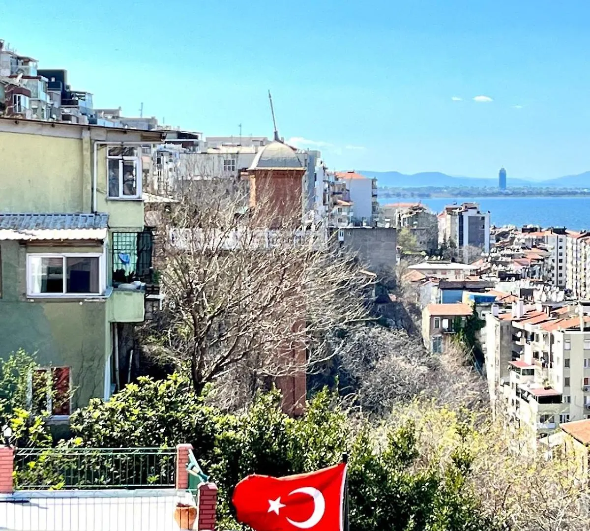 Stay In A House With Sea View In Historical Elevator Mansion إزمير شقة